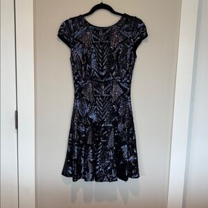 Dress The Population mini sequin dress | low back | short sleeves | size S